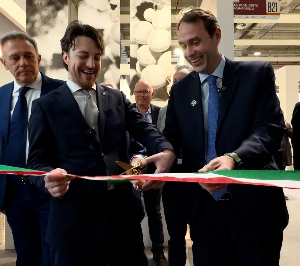 Vinitaly_Sicilia_TaglioNastro_Padiglione2 (1)