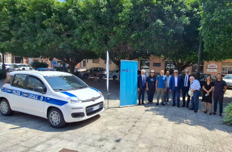 «REAGIRE, MAI SUBIRE»: CONSEGNATA NUOVA AUTO ALLA POLIZIA LOCALE DI SANTA VENERINA
