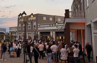 SUCCESSO PER IL DEBUTTO DEL FASHION DAY TRA LE BOLLICINE DI CALICI AL VILLAGE