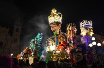 INNOVAZIONE DIGITALE E OLTRE 200MILA PRESENZE: IL CARNEVALE DI ACIREALE APPLAUDE AI SUOI “CARRISTI”
