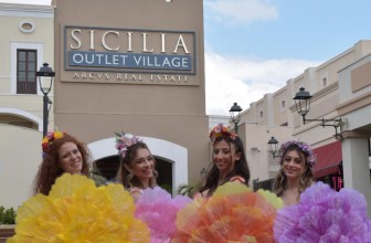 HAPPY WEEKEND A SICILIA OULET VILLAGE: TRA I NEGOZI È PRIMAVERA, IN PROGRAMMA SHOW A CIELO APERTO