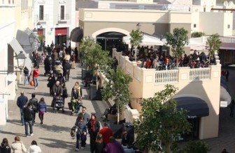 MODA, DEFILÉ AL SICILIA FASHION VILLAGE