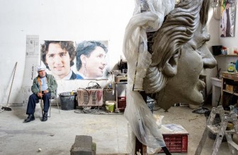 G7 TAORMINA, I POTENTI DEL MONDO IN CARTAPESTA SETTE CARICATURE GIGANTI IN PIAZZA AD ACIREALE