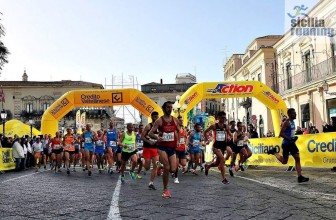 “IV TROFEO CARNEVALE DI ACIREALE”: GARA IN MASCHERA E TRA I CARRI ALLEGORICI PER OLTRE 600 RUNNER SICILIANI