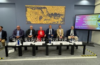 VINITALY, LA SICILIA E LE NUOVE FRONTIERE DEL VINO: DALL’AI ALLE BOLLICINE SPERIMENTALI, PASSANDO PER I MILLE VOLTI DEL NERO D’AVOLA